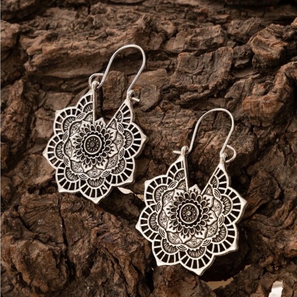 Jewelry - Antique Silver Basketweave Hoop Earrings